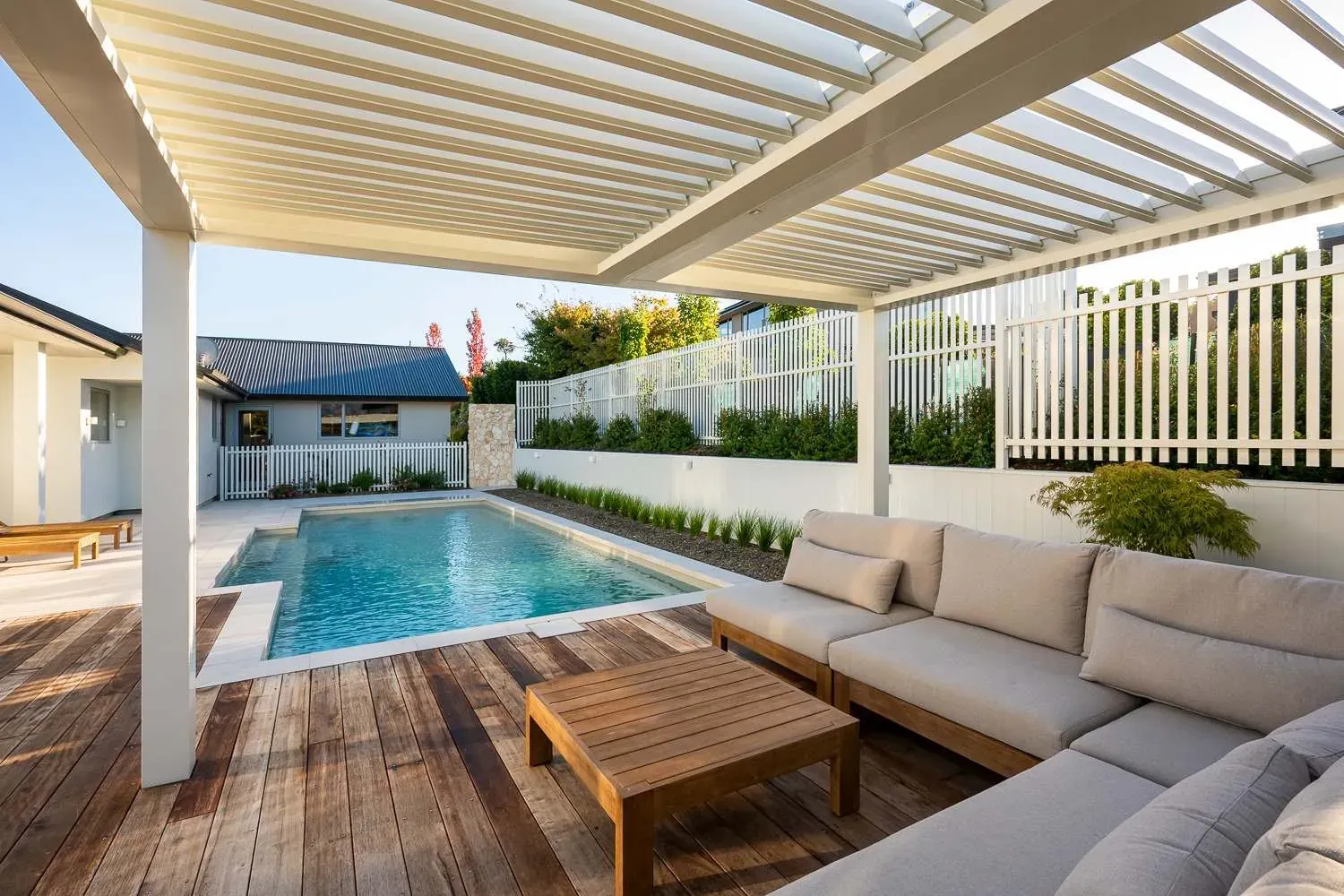 Peninsula Poolscape
