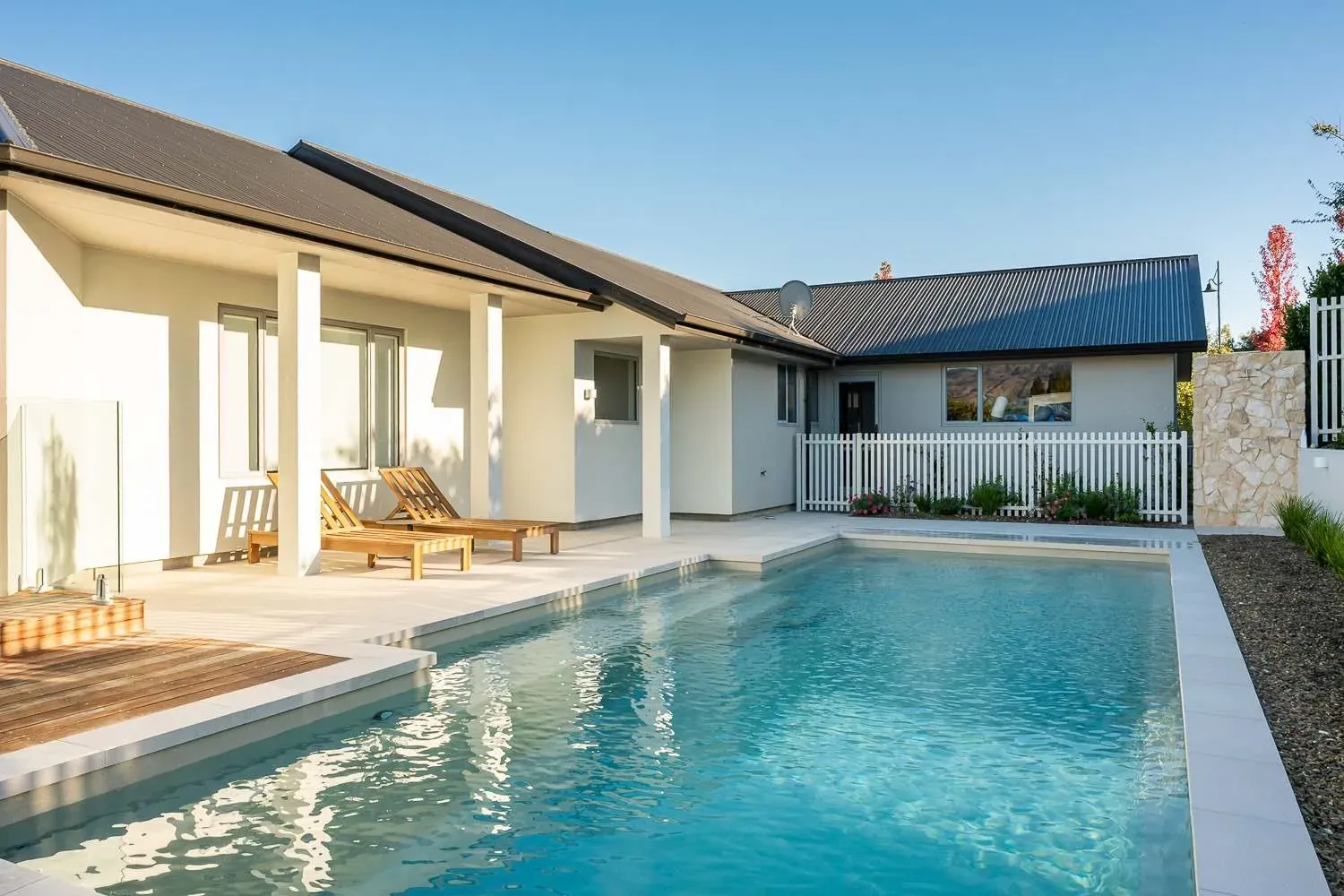 Peninsula Poolscape, 7