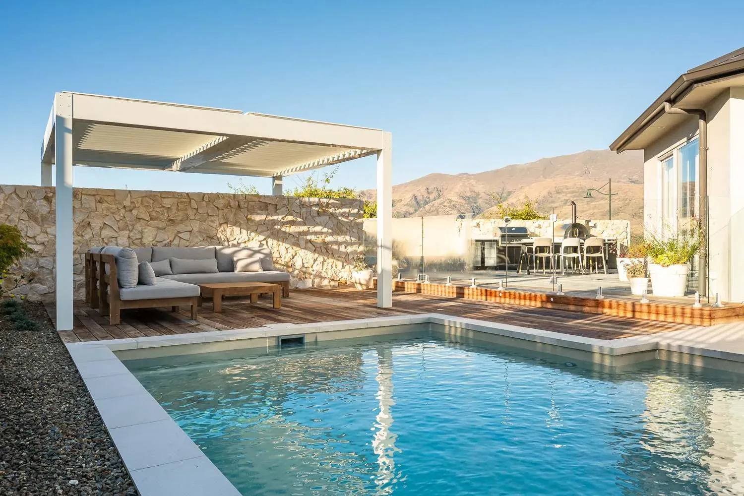 Peninsula Poolscape, 10